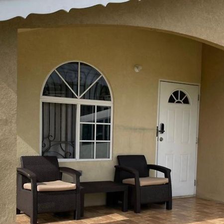 Bed and Breakfast Capable Hands Montego Bay Exterior foto