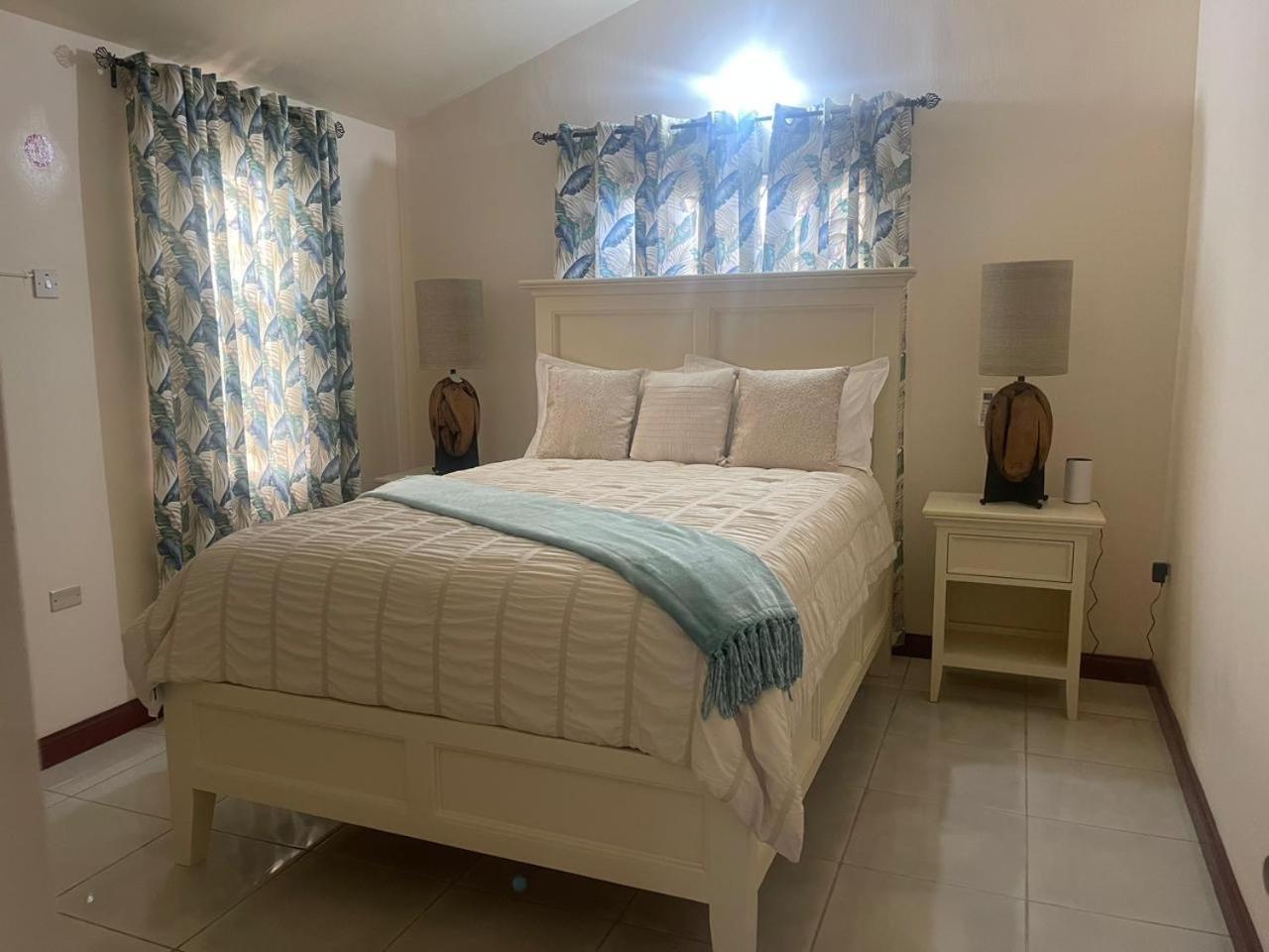 Bed and Breakfast Capable Hands Montego Bay Exterior foto